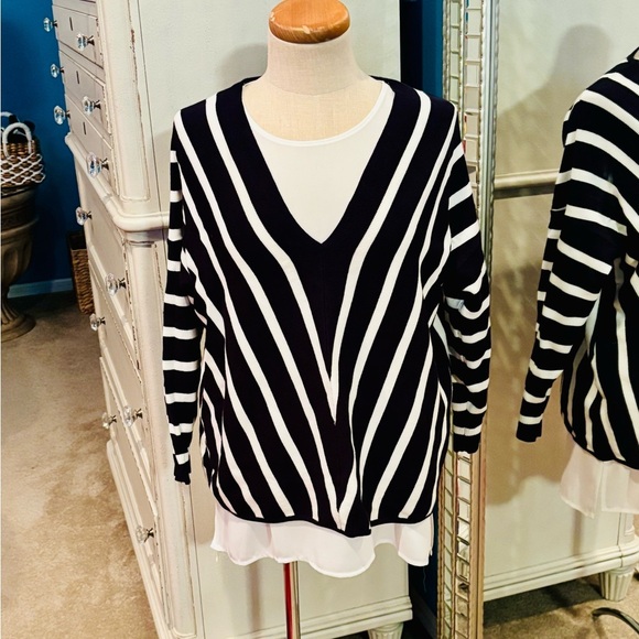 NWOT Sweater - Picture 1 of 2